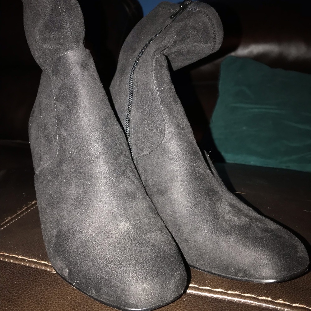 Black heels w zipper
